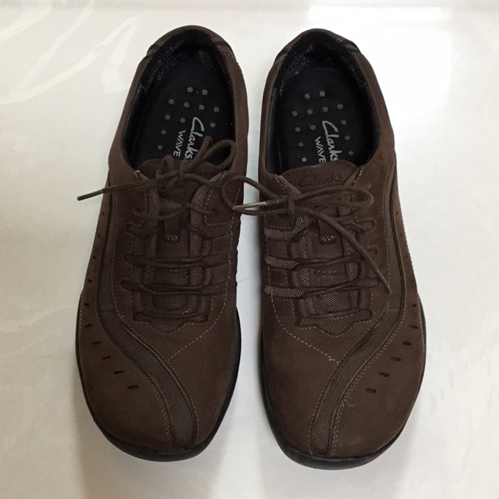 Clarks Women’s Wave Walking Shoe Size 10